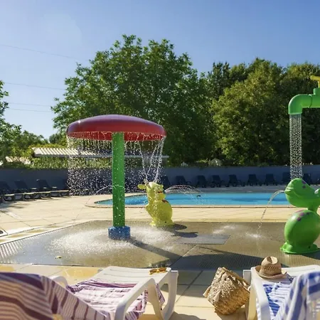 Le C24 - Equipe Pour 4 Avec Tv